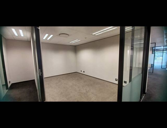 403M² OFFICE TO LET IN SANDHURST